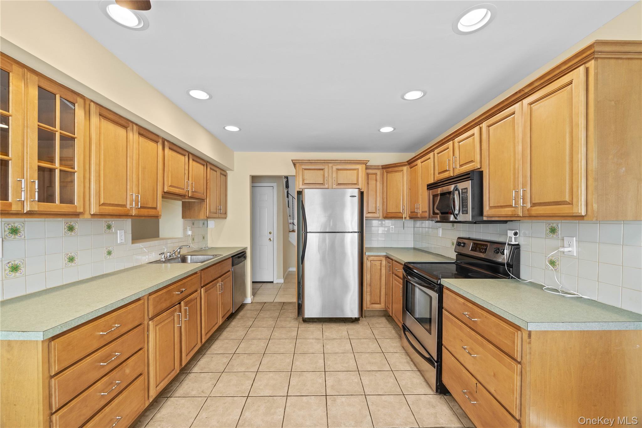 #12 photo, 60 Lafayette Street, Huntington , NY 11743