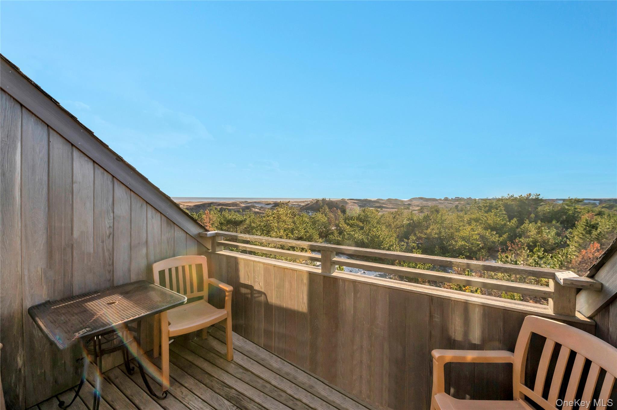 #12 photo, 2004 Montauk Highway, サフォーク郡 Amagansett , NY 11930