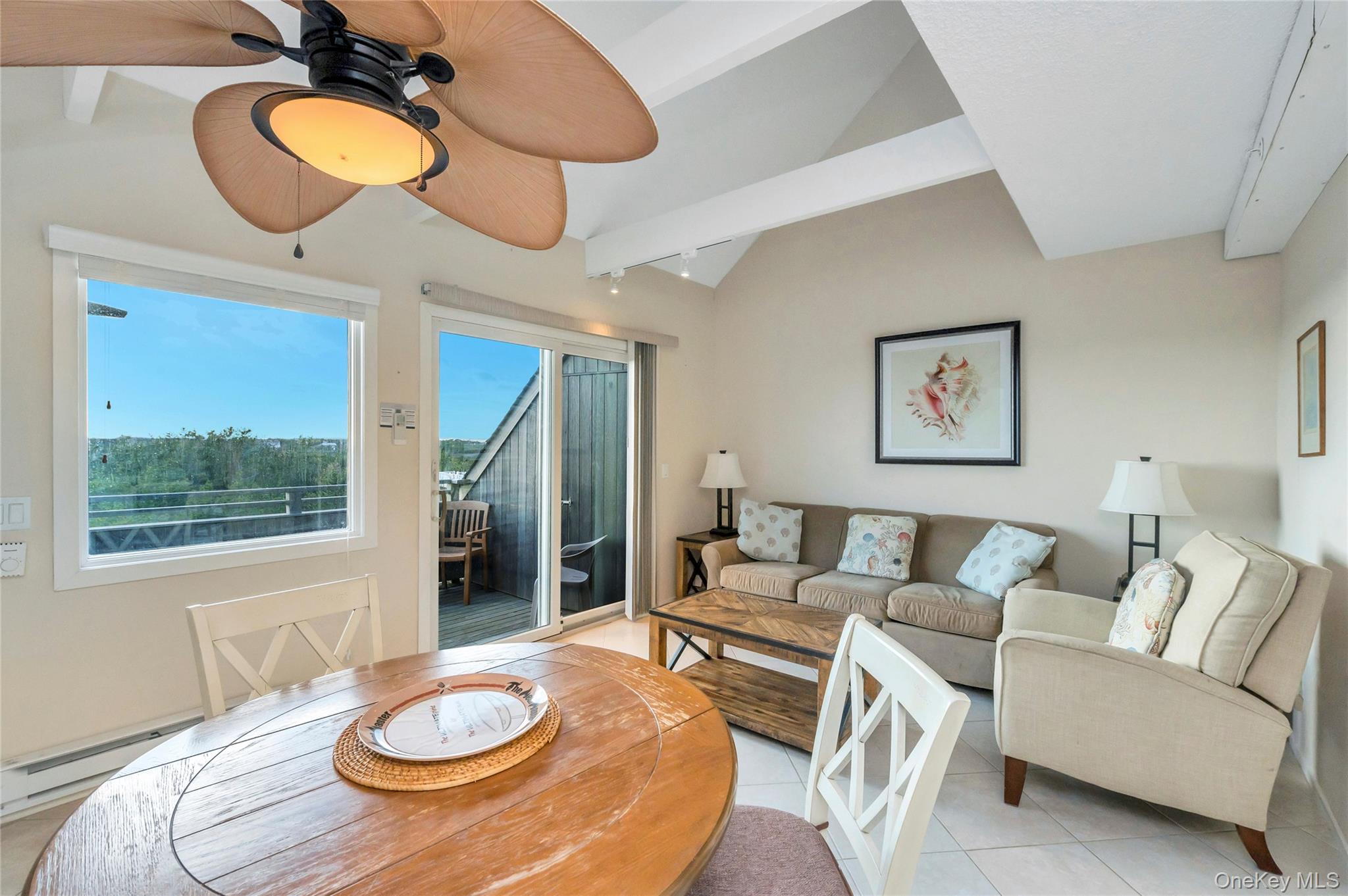 #9 photo, 2004 Montauk Highway, サフォーク郡 Amagansett , NY 11930