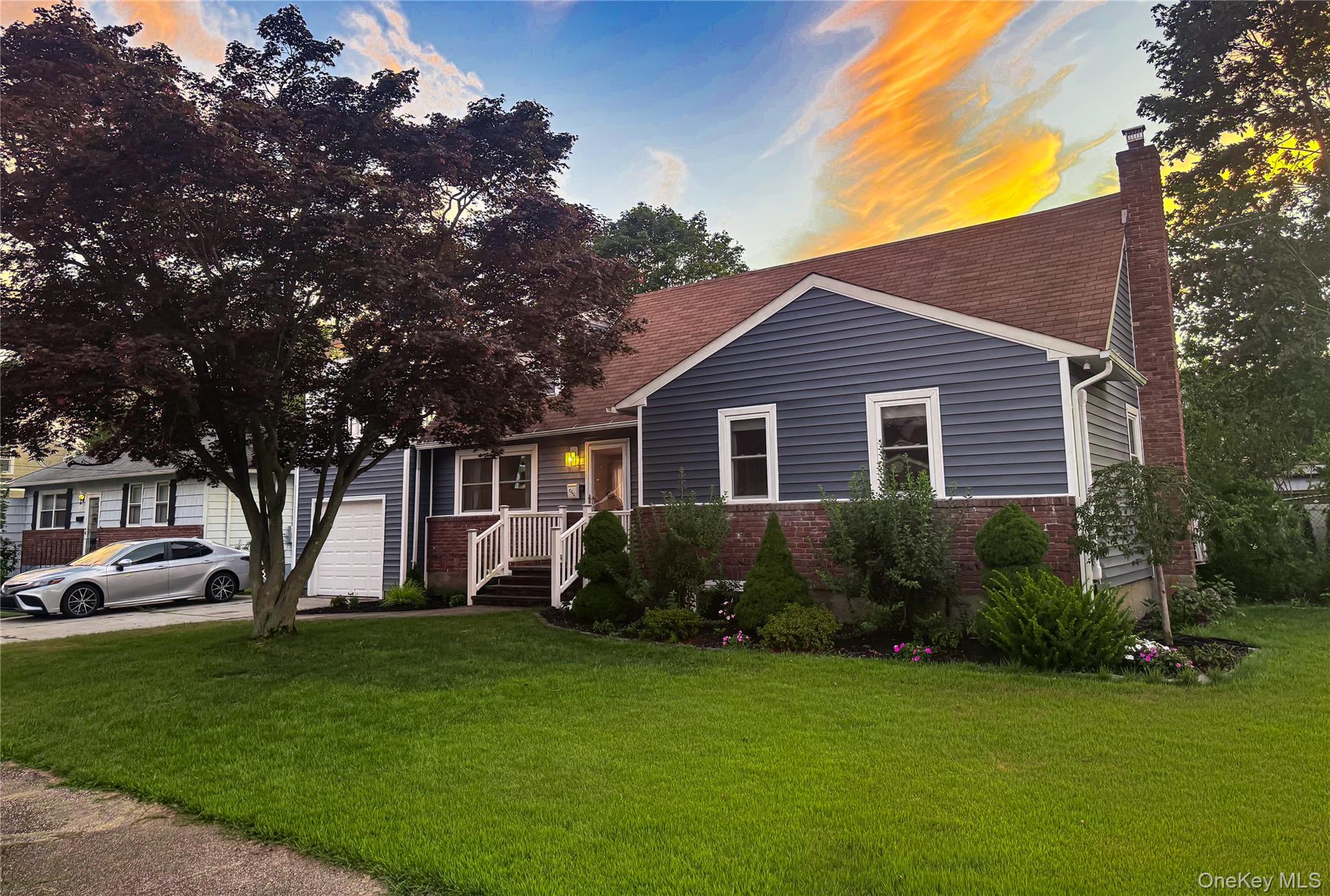 #1 photo, 644 N Briarwood Avenue, سوفولك West Islip , NY 11795