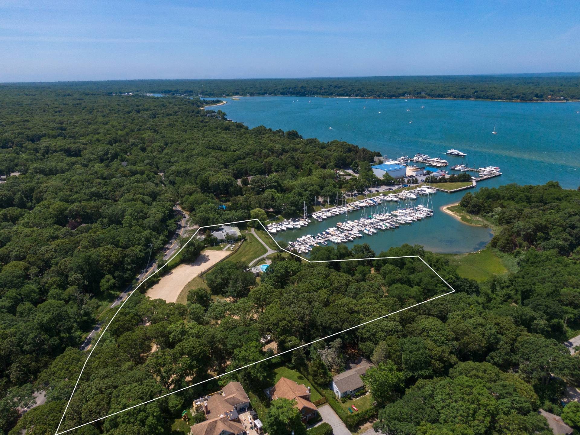 #1 photo, 313 Three Mile Harbor Road, サフォーク郡 East Hampton , NY 11937