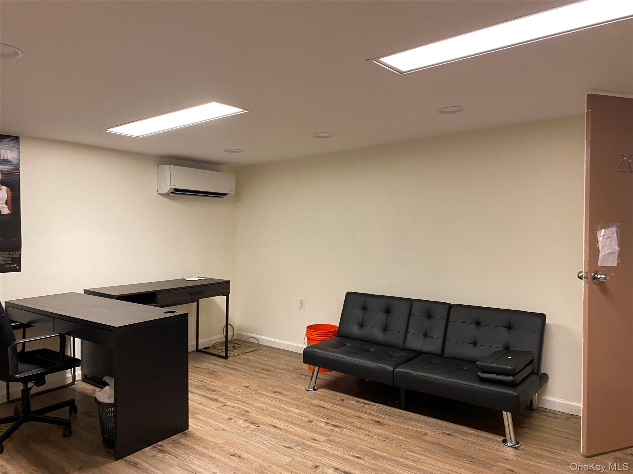 #4 photo, 1285 Montauk Highway, Copiague , NY 11726