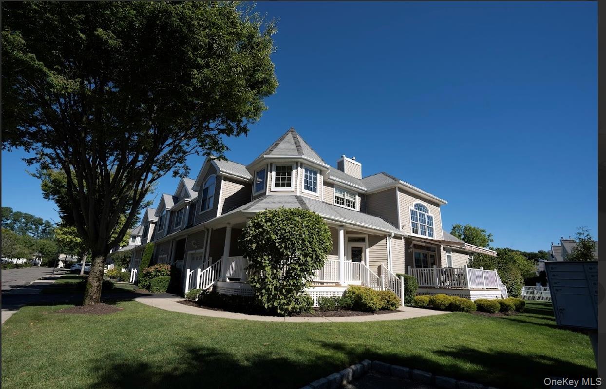 #1 photo, 131 Emilys Way, सफ़ोक काउंटी East Setauket , NY 11733