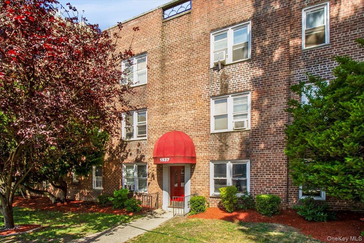 #2 photo, 1537 Central Park Avenue, Yonkers , NY 10710