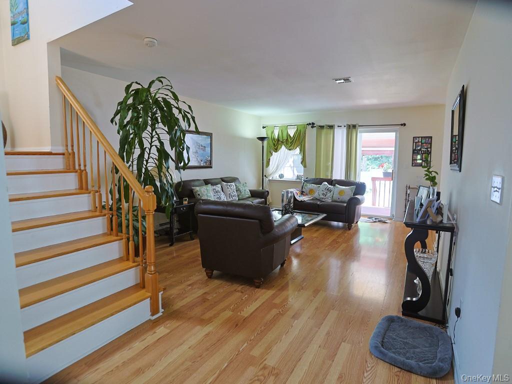 #4 photo, 9 Melody Lane, Harriman , NY 10926