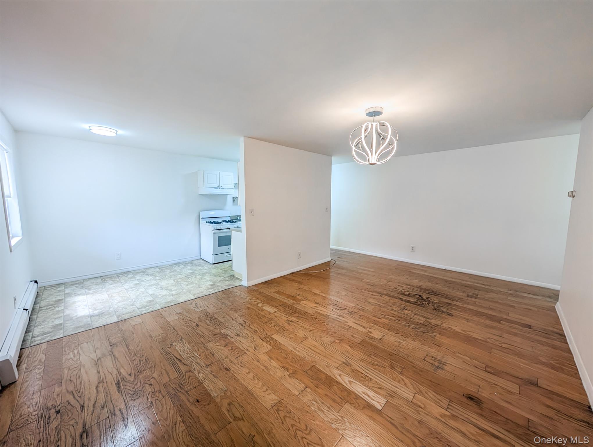 #3 photo, 5B Hemlock Drive, サフォーク郡 Bay Shore , NY 11706