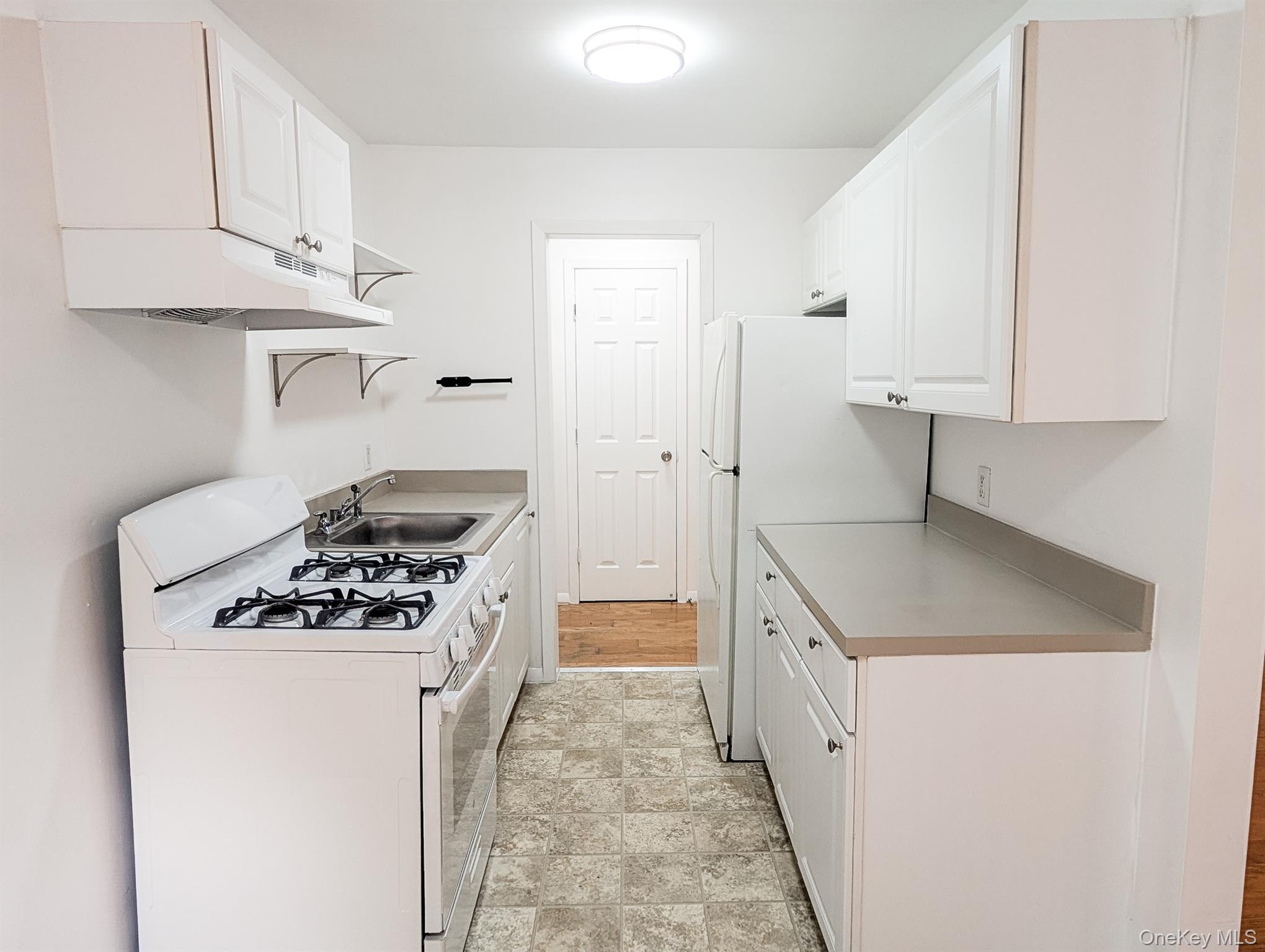 #6 photo, 5B Hemlock Drive, サフォーク郡 Bay Shore , NY 11706