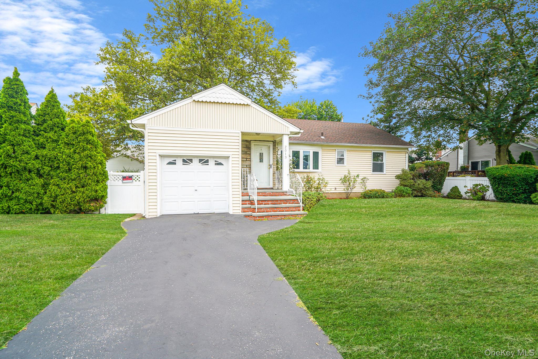 #1 photo, 2013 Central Dr N, 长岛 East Meadow , NY 11554