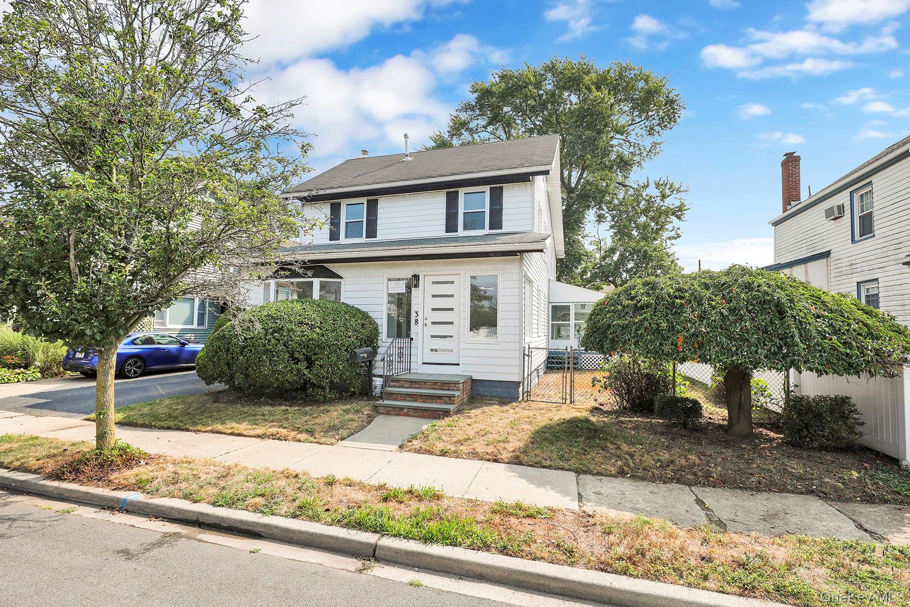 #1 photo, 38 Chester Court, नासाउ काउंटी Oceanside , NY 11572