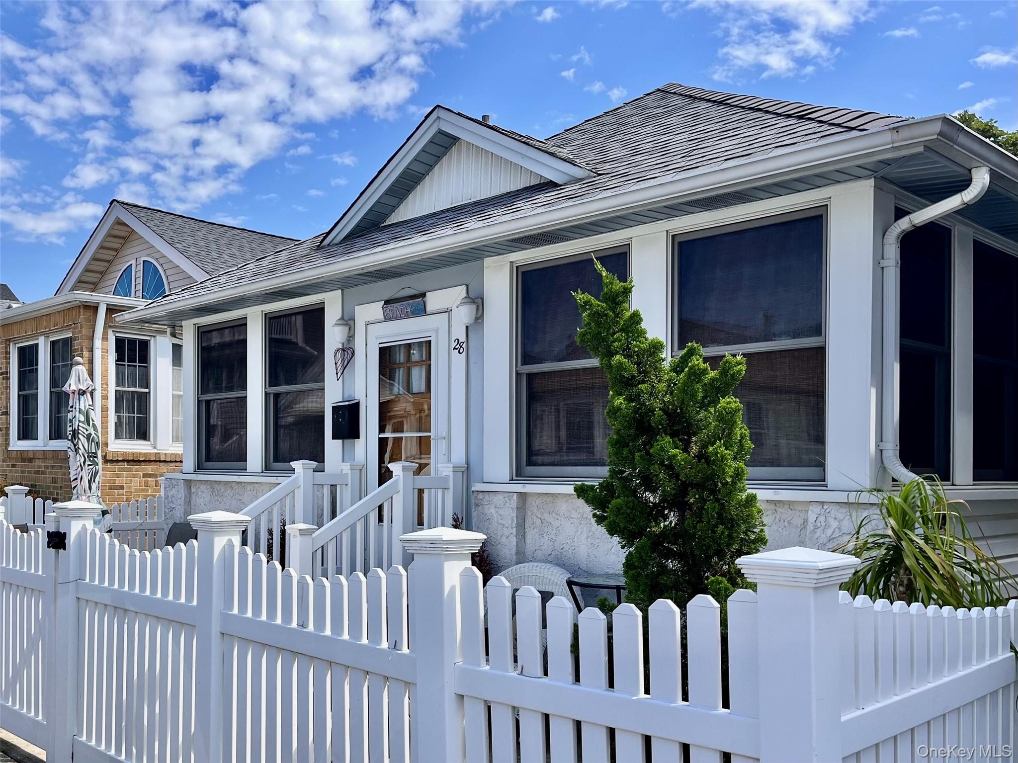 #1 photo, 28 Wisconsin Street, नासाउ काउंटी Long Beach , NY 11561