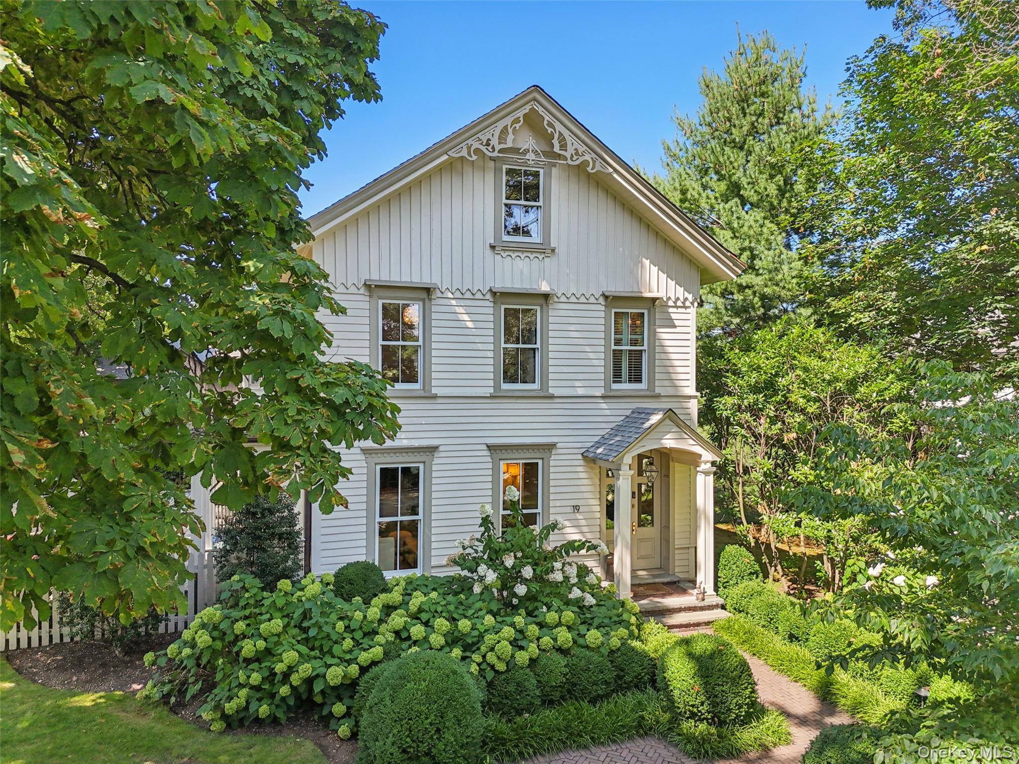 #1 photo, 19 E Williston Avenue, ناسو East Williston , NY 11596