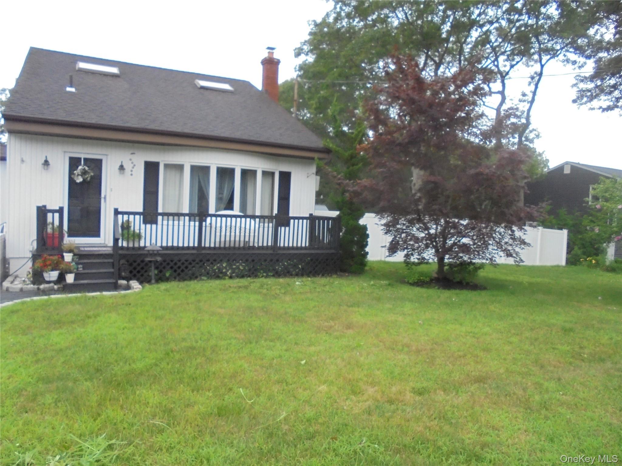 #1 photo, 313 Decatur Avenue, सफ़ोक काउंटी Shirley , NY 11967