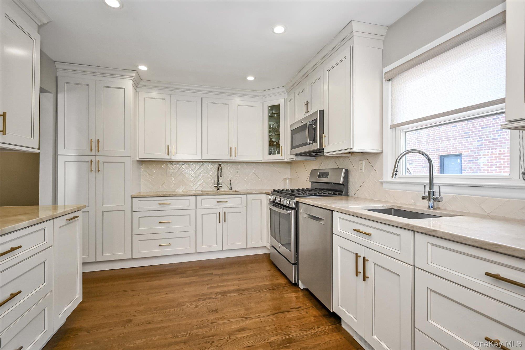 #15 photo, 505 Hicksville Road, クイーンズ区 Far Rockaway , NY 11691