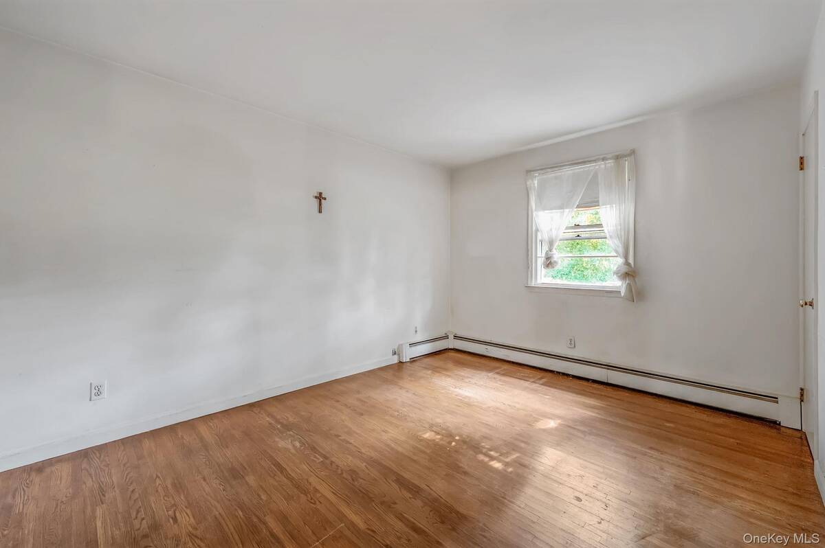 #12 photo, 11 Easterly Road, Hampton Bays , NY 11946