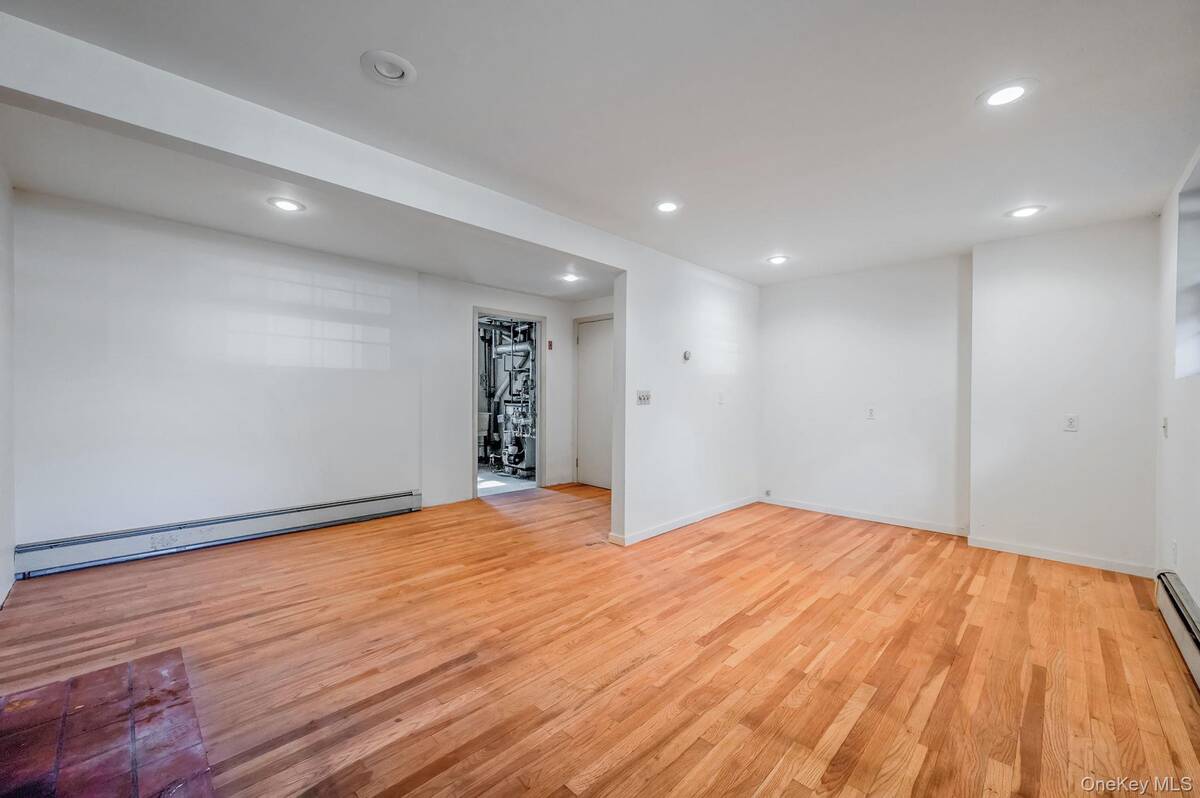 #17 photo, 11 Easterly Road, Hampton Bays , NY 11946