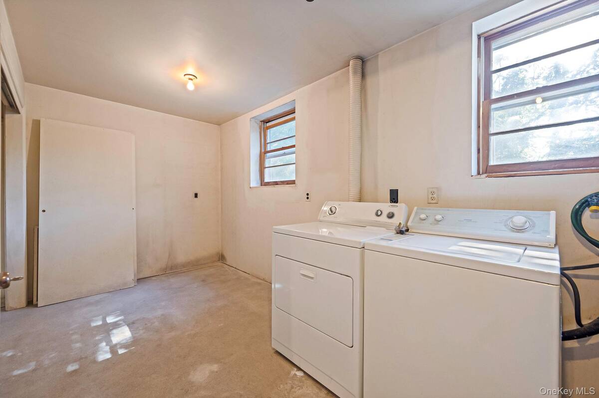 #20 photo, 11 Easterly Road, Hampton Bays , NY 11946