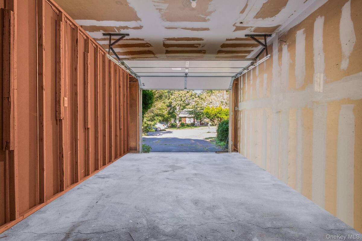 #22 photo, 11 Easterly Road, Hampton Bays , NY 11946