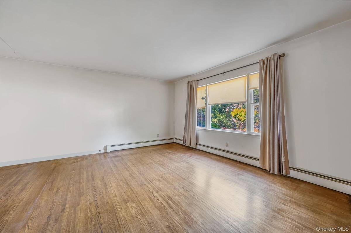 #4 photo, 11 Easterly Road, Hampton Bays , NY 11946