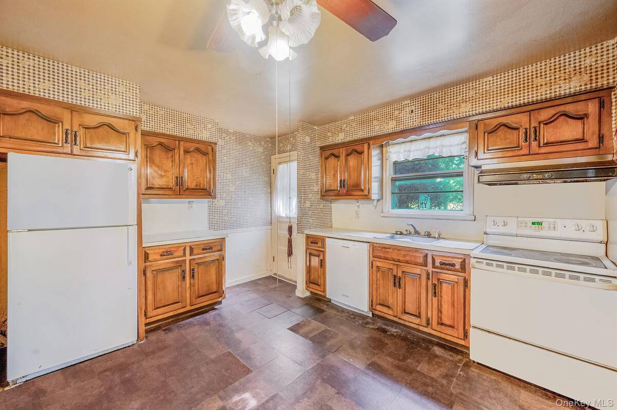 #7 photo, 11 Easterly Road, Hampton Bays , NY 11946