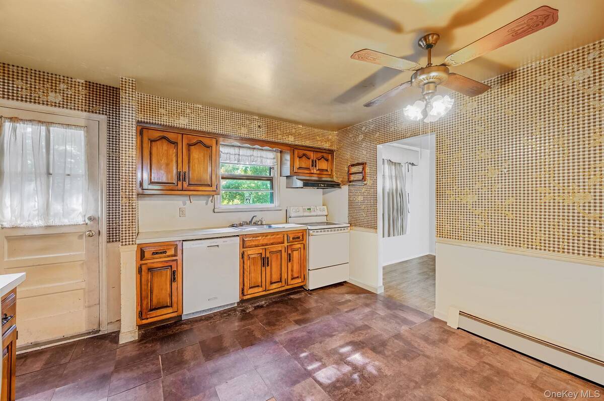 #8 photo, 11 Easterly Road, Hampton Bays , NY 11946