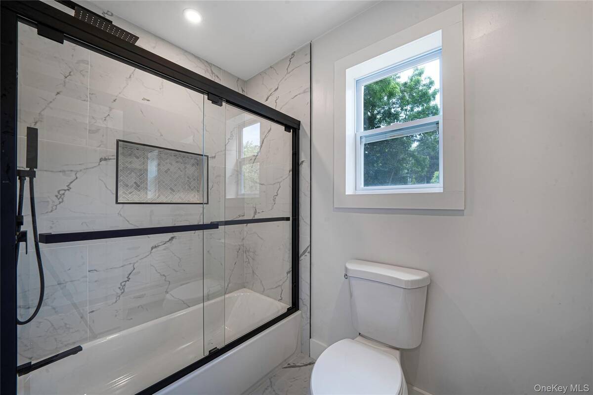 #10 photo, 390 E Main Street, サフォーク郡 Centerport , NY 11721