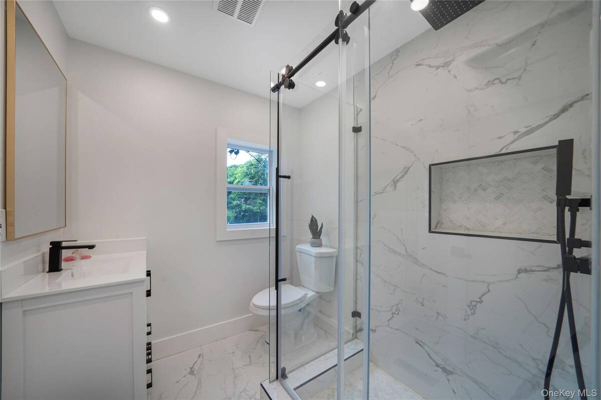 #19 photo, 390 E Main Street, サフォーク郡 Centerport , NY 11721