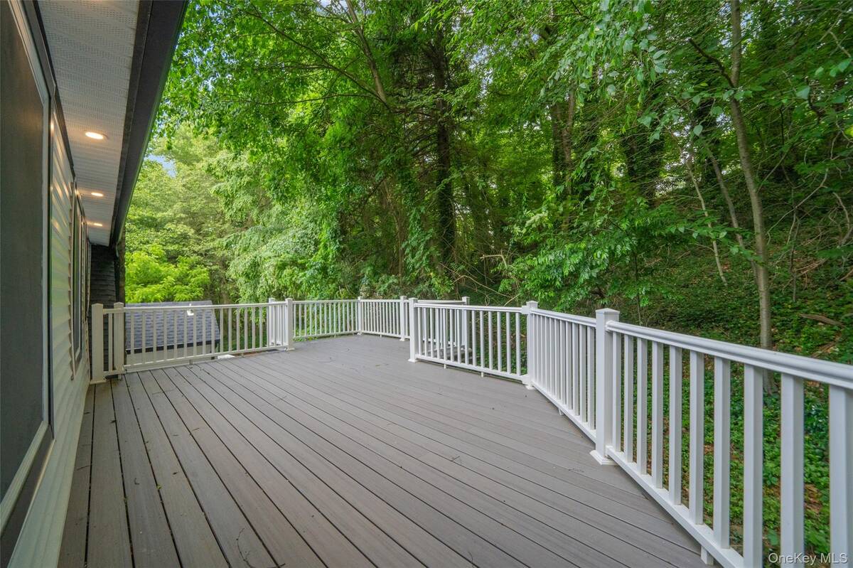 #23 photo, 390 E Main Street, サフォーク郡 Centerport , NY 11721