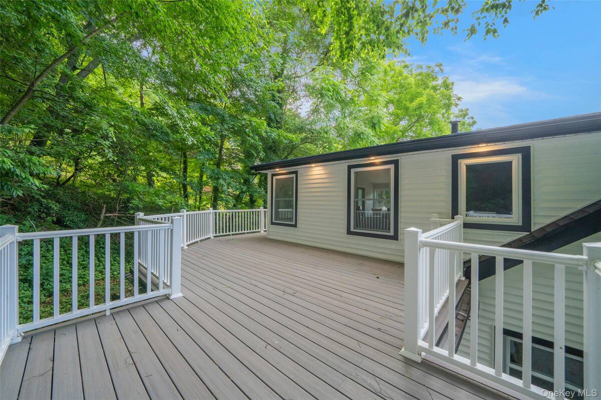 #24 photo, 390 E Main Street, サフォーク郡 Centerport , NY 11721