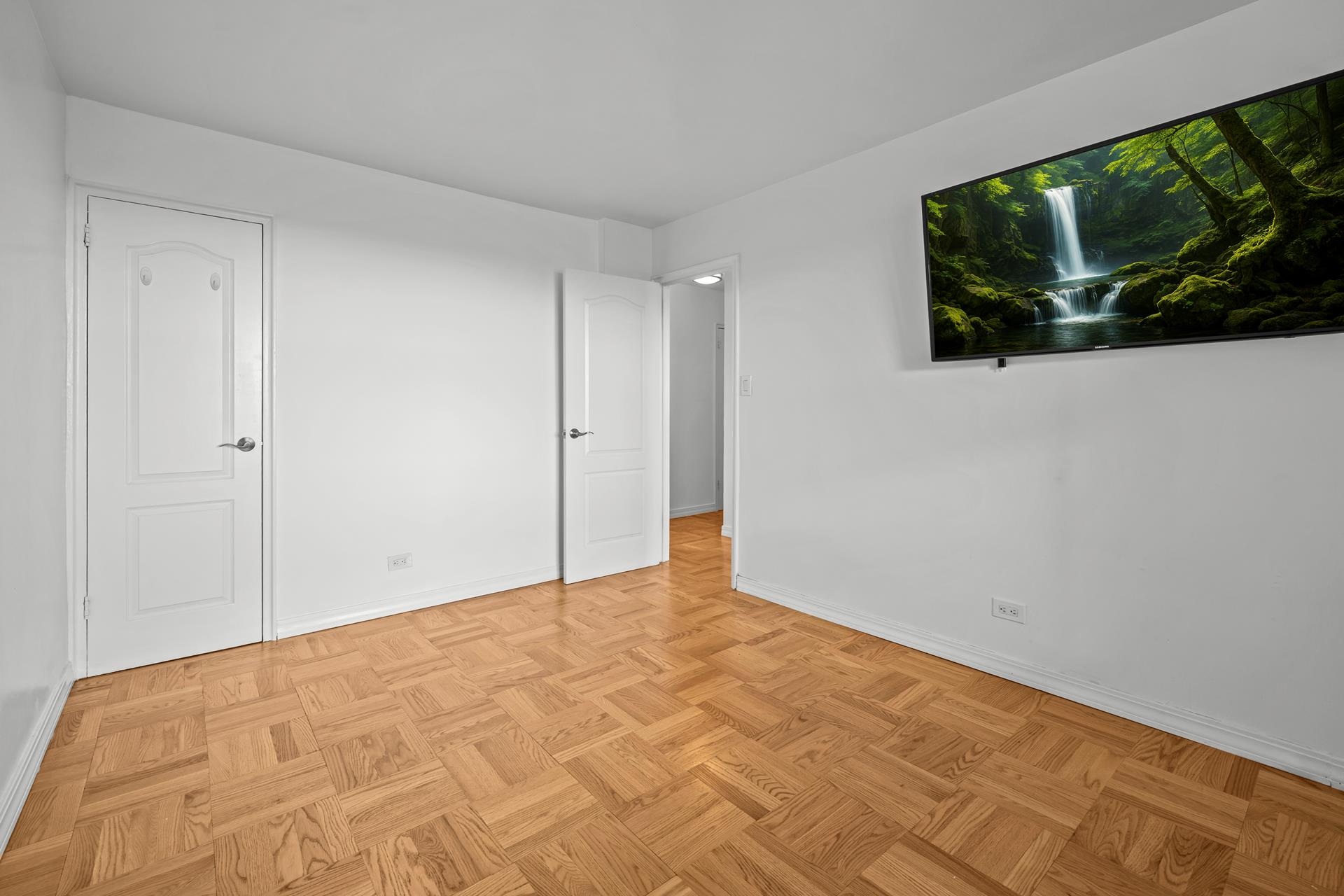 #2 photo, 4555 HENRY HUDSON Parkway, Central Riverdale , NY 10471