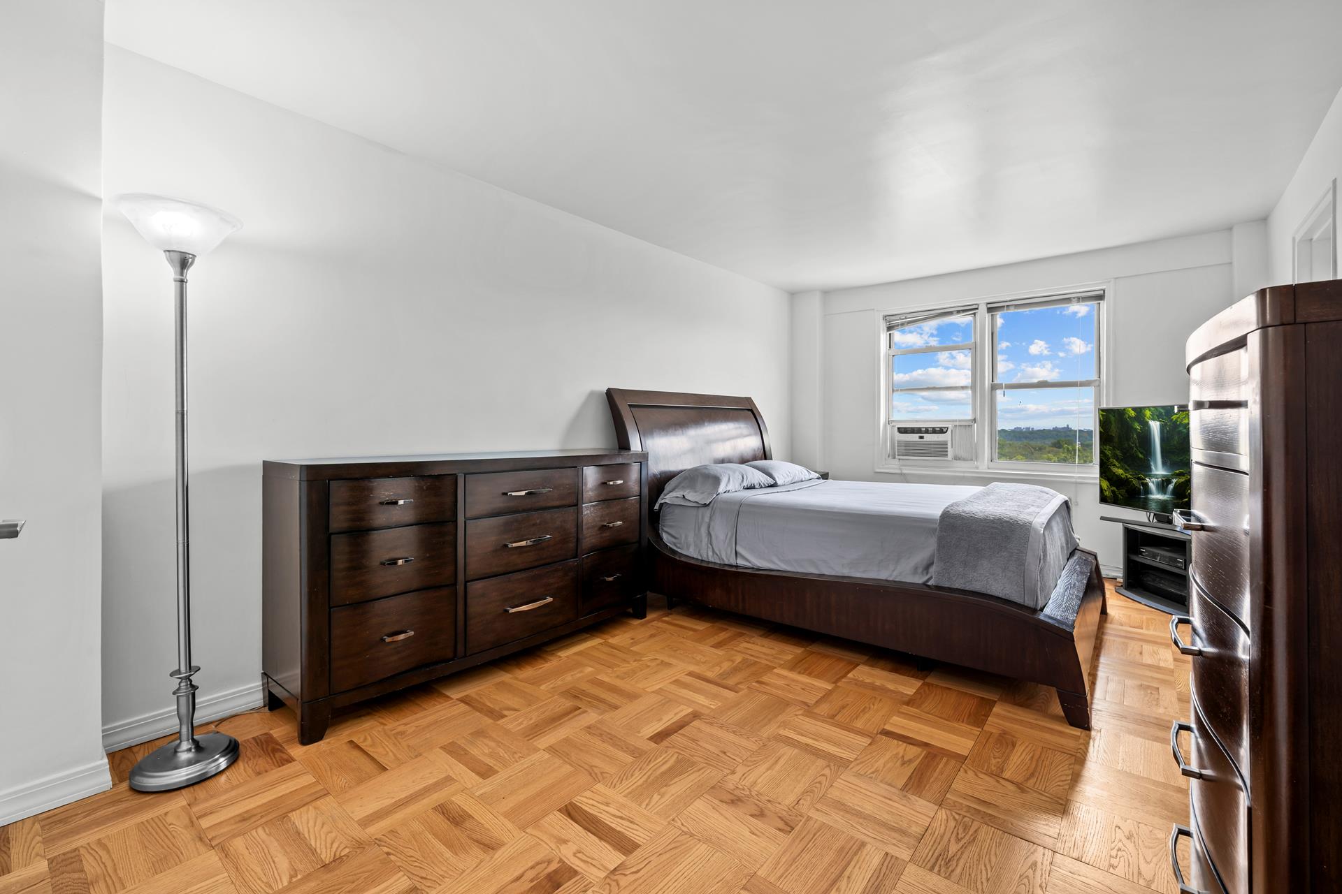 #3 photo, 4555 HENRY HUDSON Parkway, Central Riverdale , NY 10471