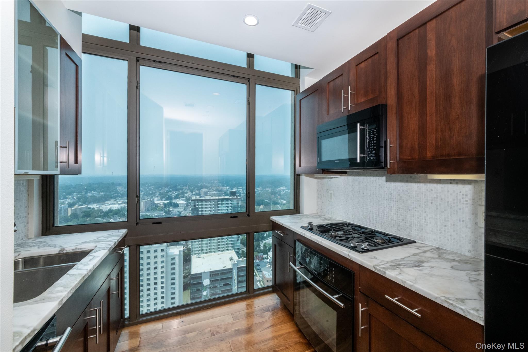 #4 photo, 175 Huguenot Street, New Rochelle , NY 10801