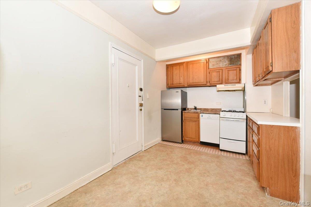 #13 photo, 6574 Saunders Street, クイーンズ区 Rego Park , NY 11374