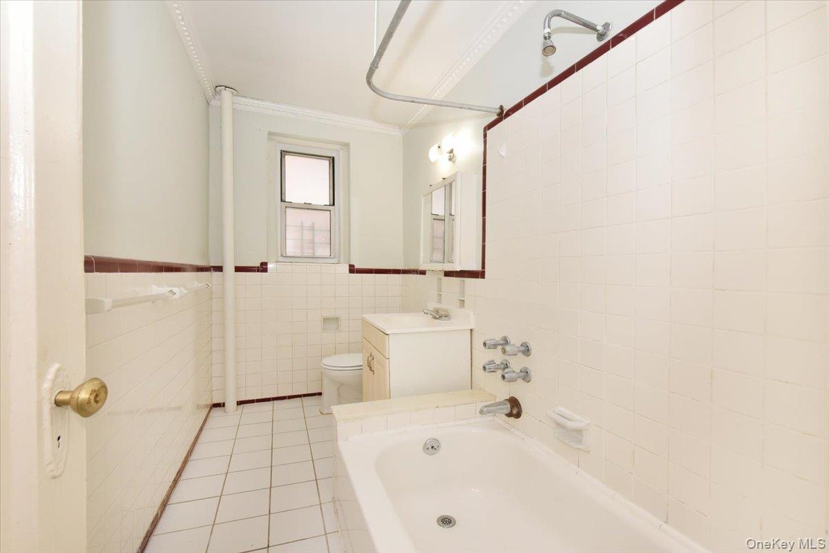 #14 photo, 6574 Saunders Street, クイーンズ区 Rego Park , NY 11374