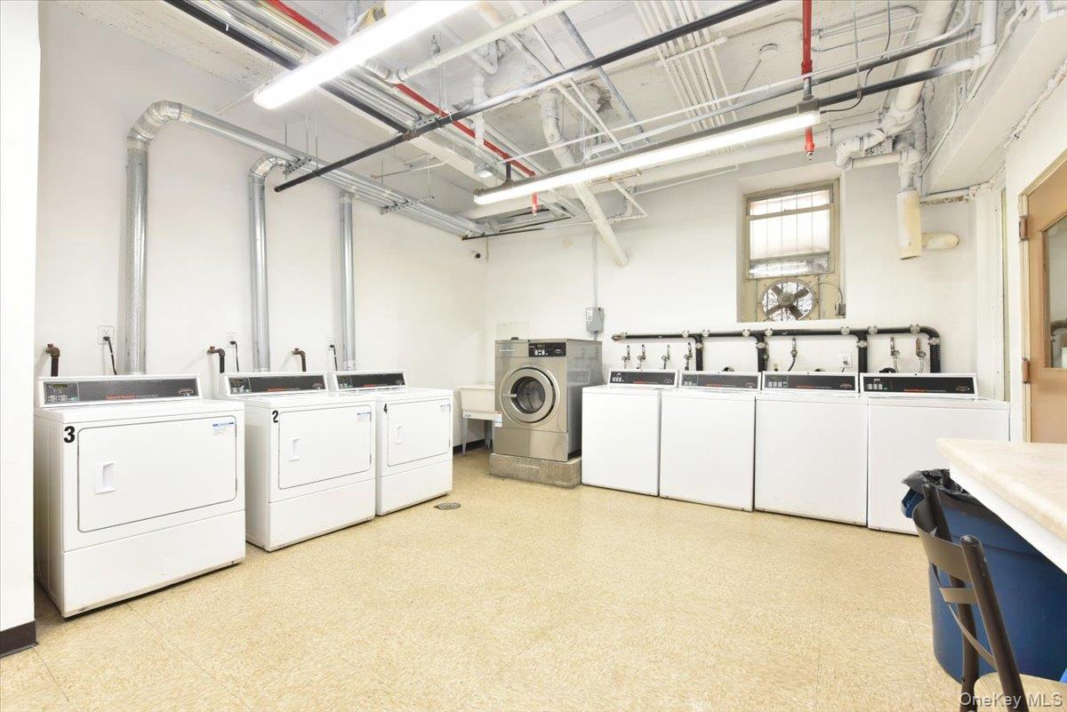 #17 photo, 6574 Saunders Street, クイーンズ区 Rego Park , NY 11374