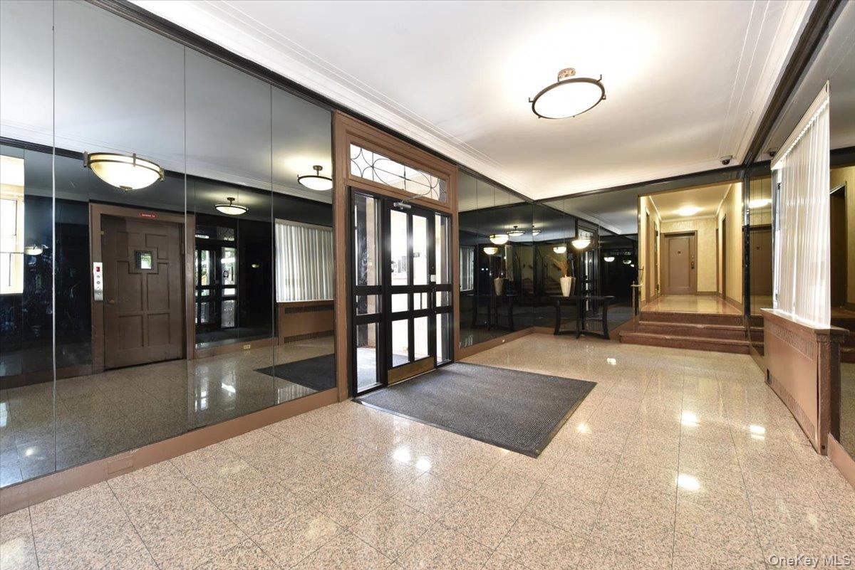 #4 photo, 6574 Saunders Street, クイーンズ区 Rego Park , NY 11374