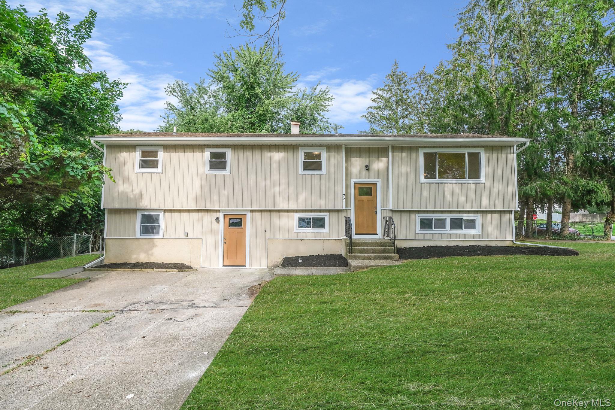 #1 photo, 72 Radburn Drive, सफ़ोक काउंटी Farmingville , NY 11738