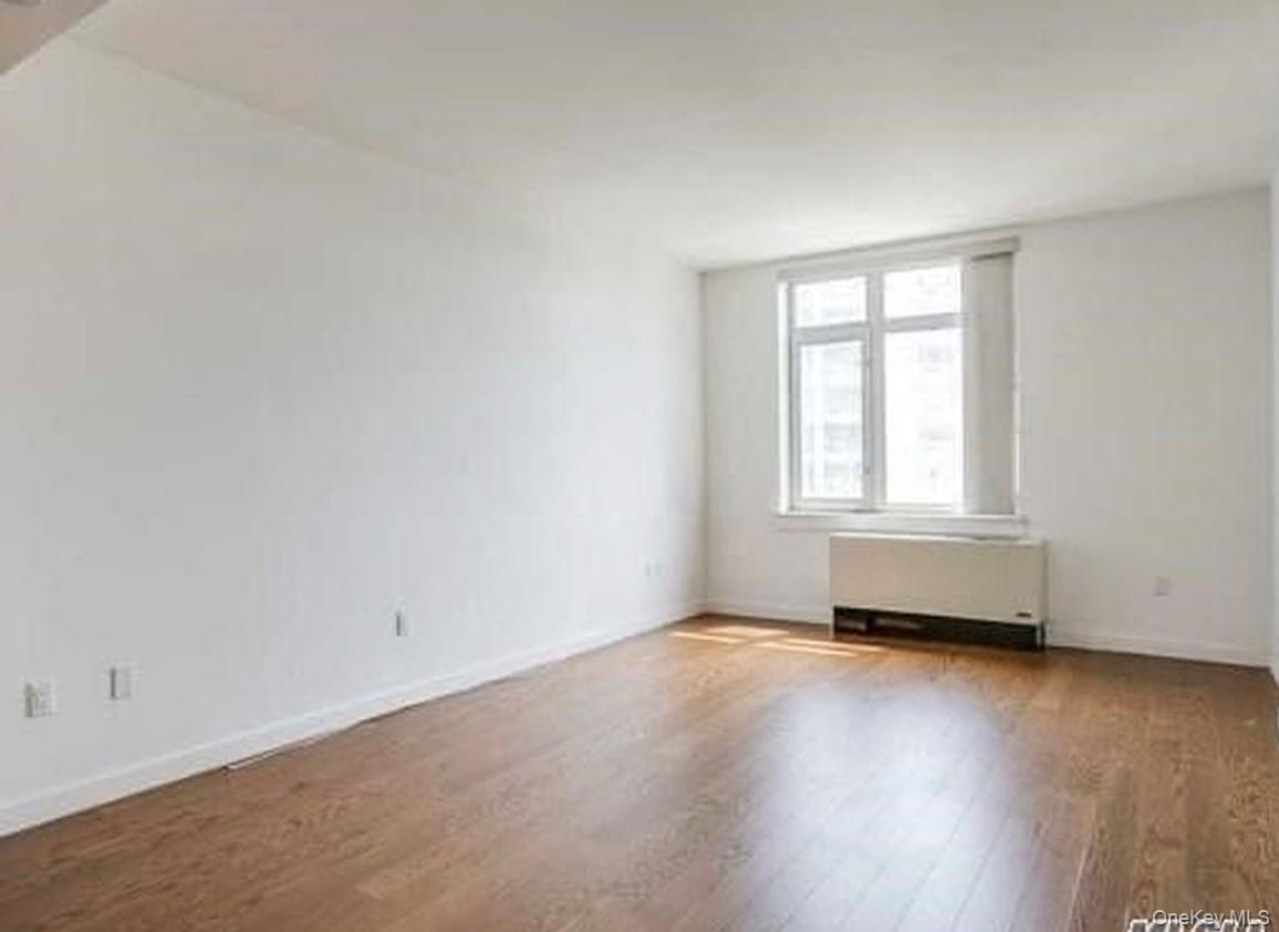 #7 photo, 40-26 College Point Boulevard, クイーンズ区 Flushing , NY 11354