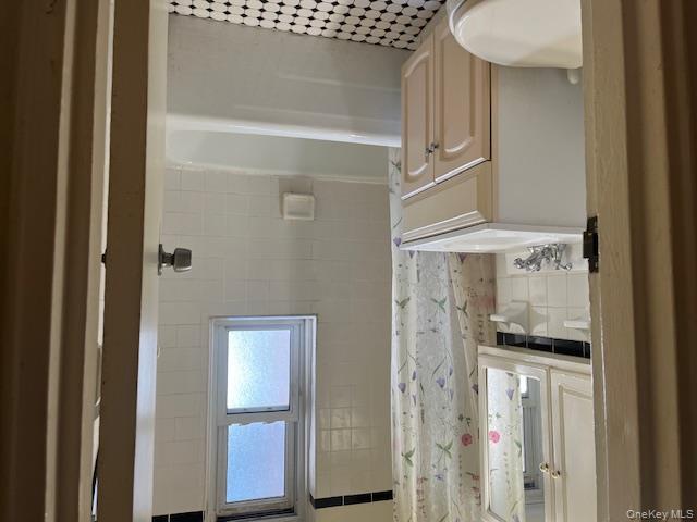 #19 photo, 42-30 Douglaston Parkway, Douglaston , NY 11363