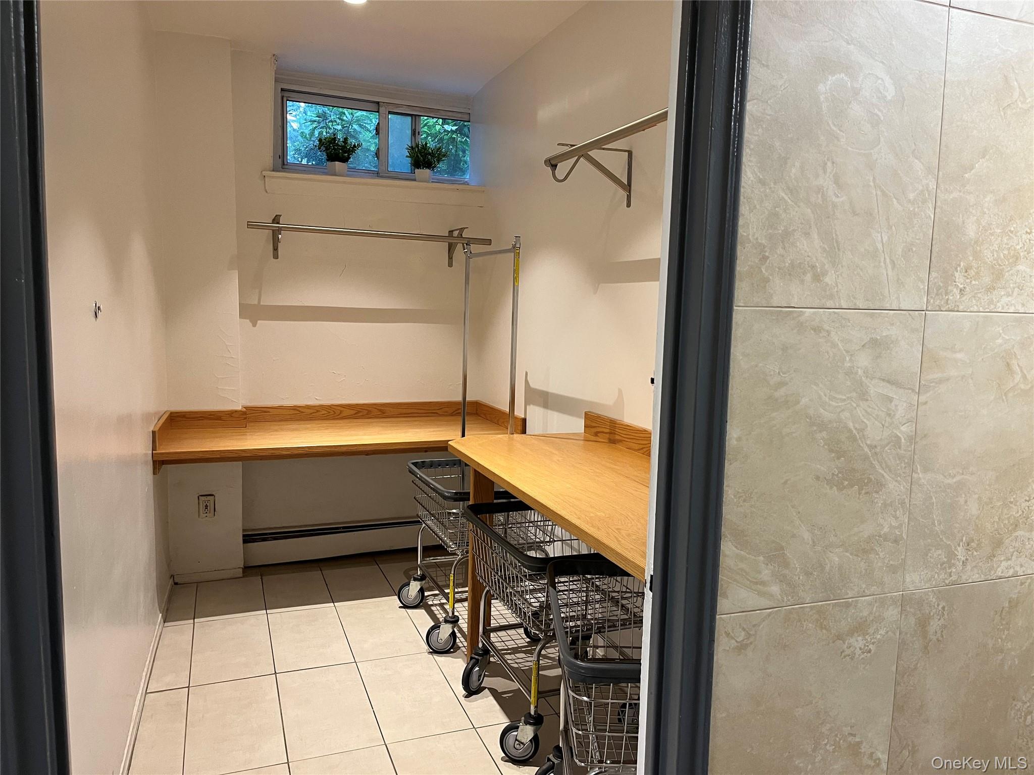 #7 photo, 42-30 Douglaston Parkway, クイーンズ区 Douglaston , NY 11363