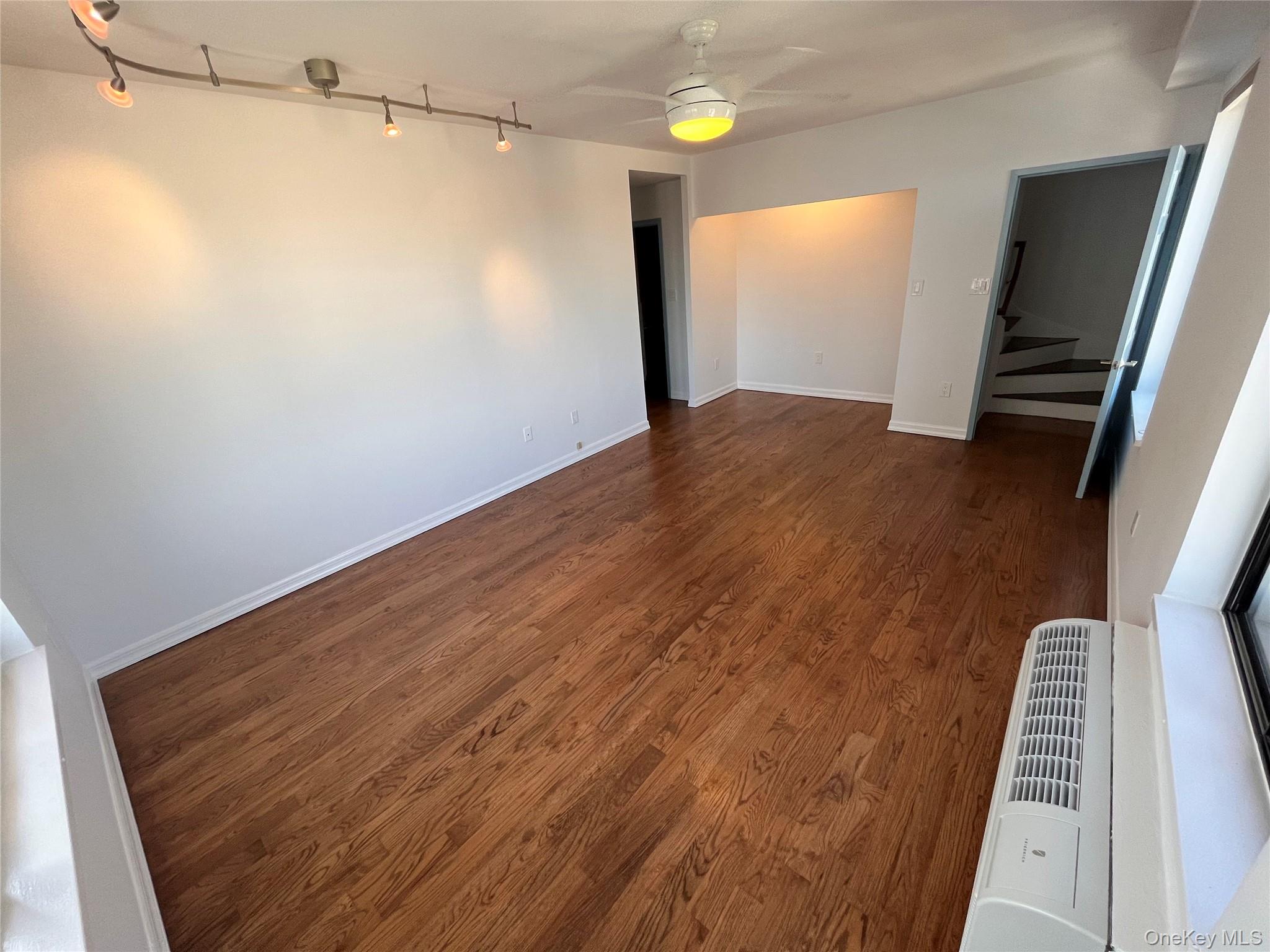 #12 photo, 100 W Broadway, ナッソー郡 Long Beach , NY 11561