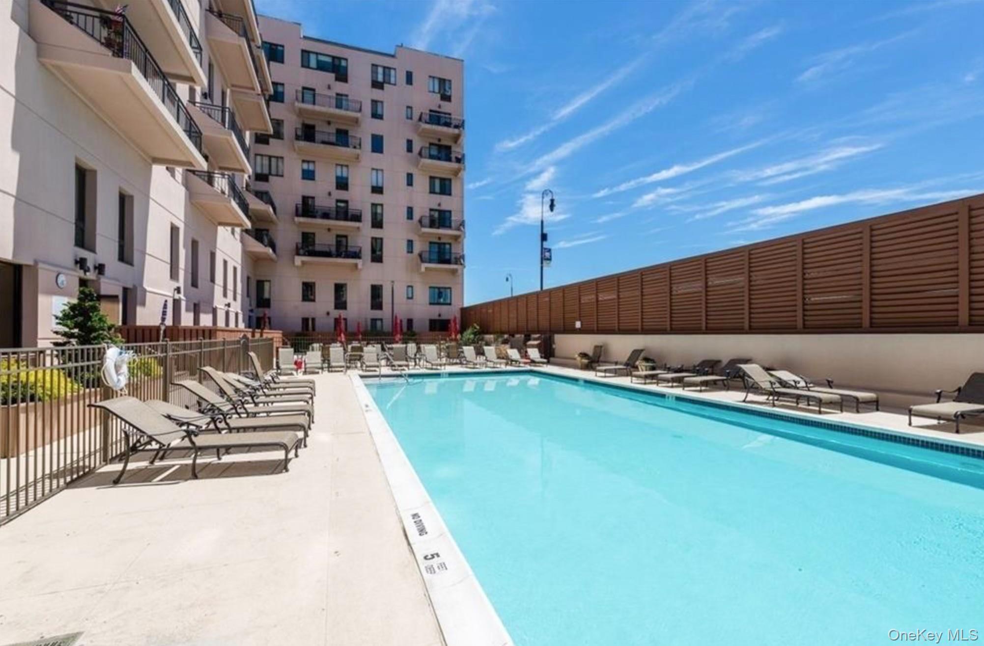 #17 photo, 100 W Broadway, ナッソー郡 Long Beach , NY 11561