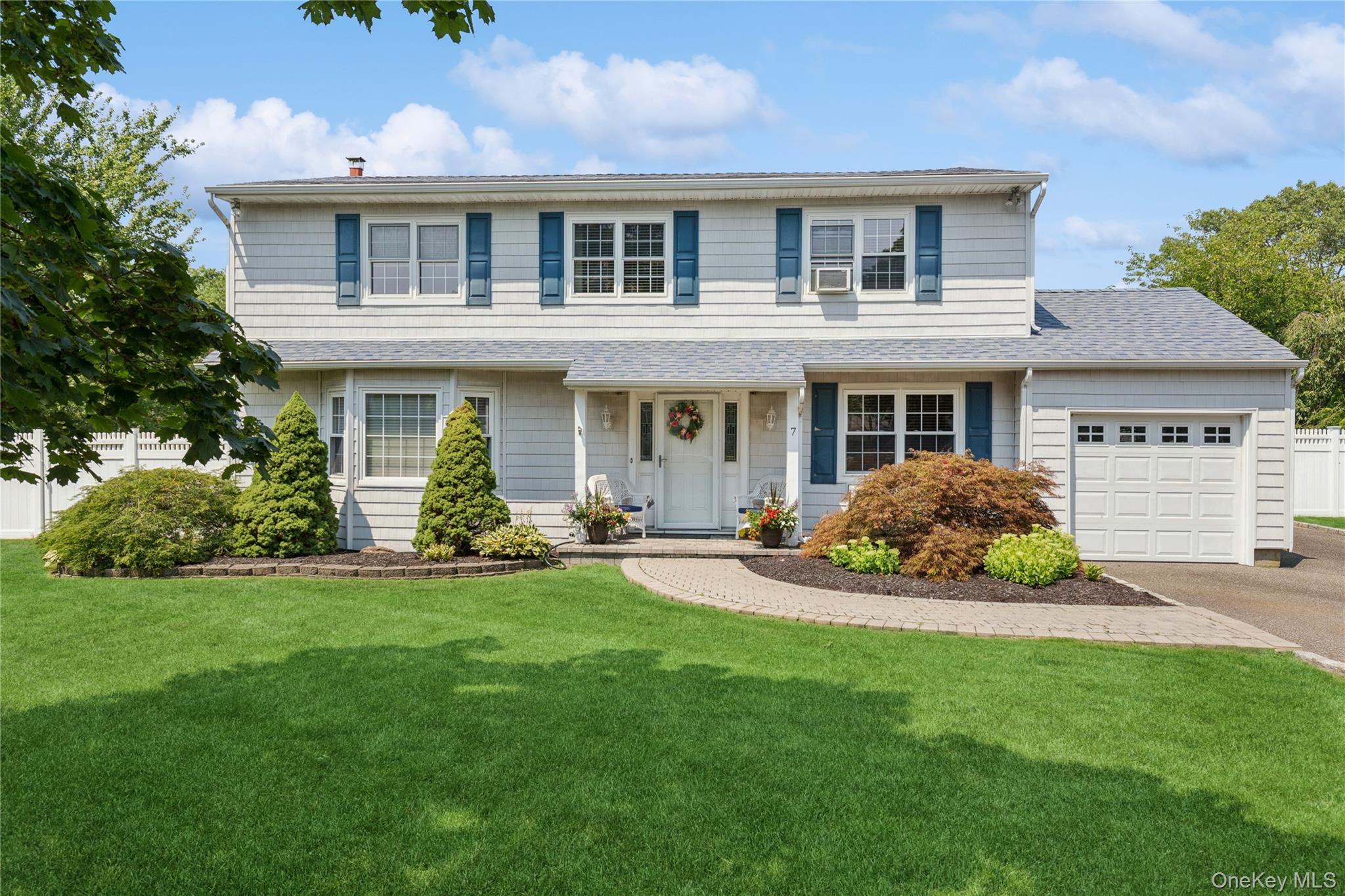 #1 photo, 7 Mark Lane, Farmingville , NY 11738