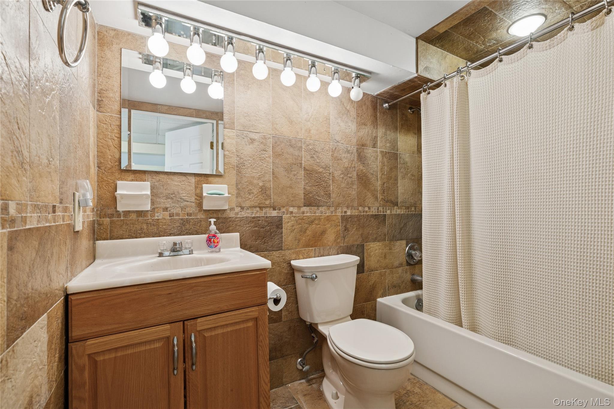 #20 photo, 7 Mark Lane, Farmingville , NY 11738