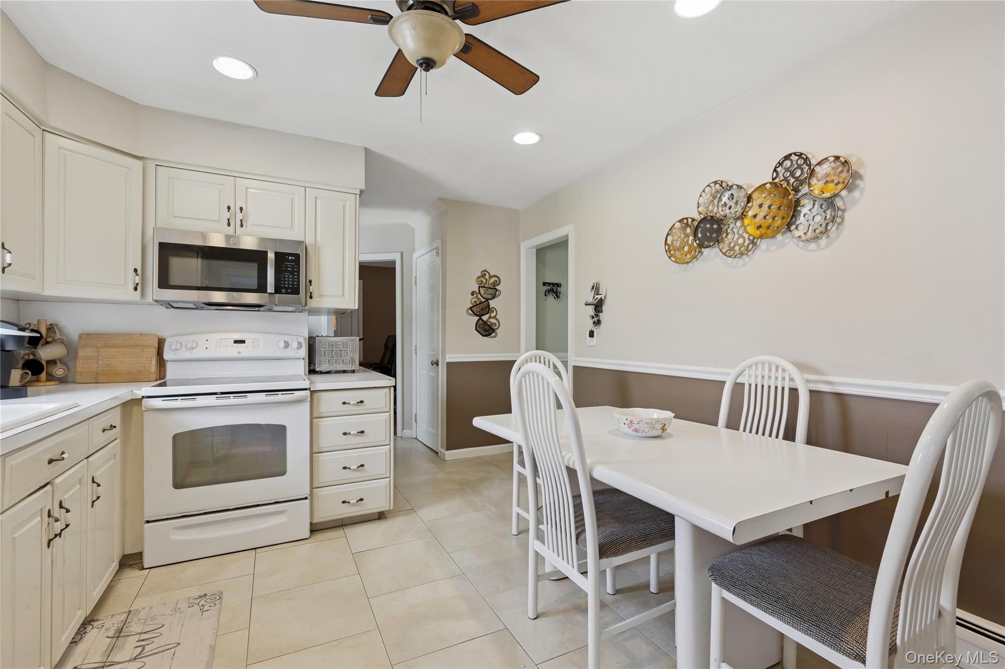 #6 photo, 7 Mark Lane, Farmingville , NY 11738