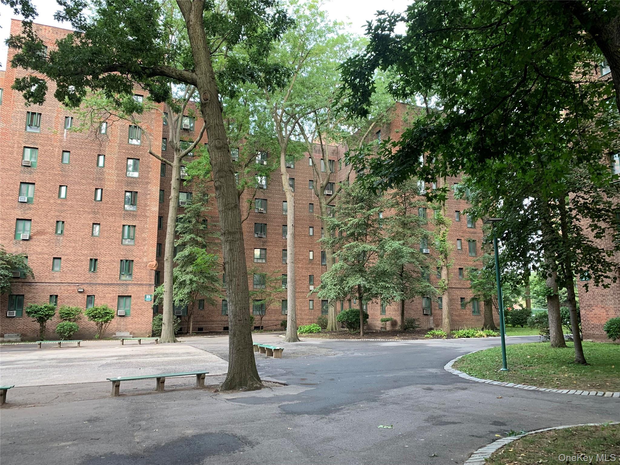 #1 photo, 1594 Unionport Road, 布朗士 Bronx , NY 10462