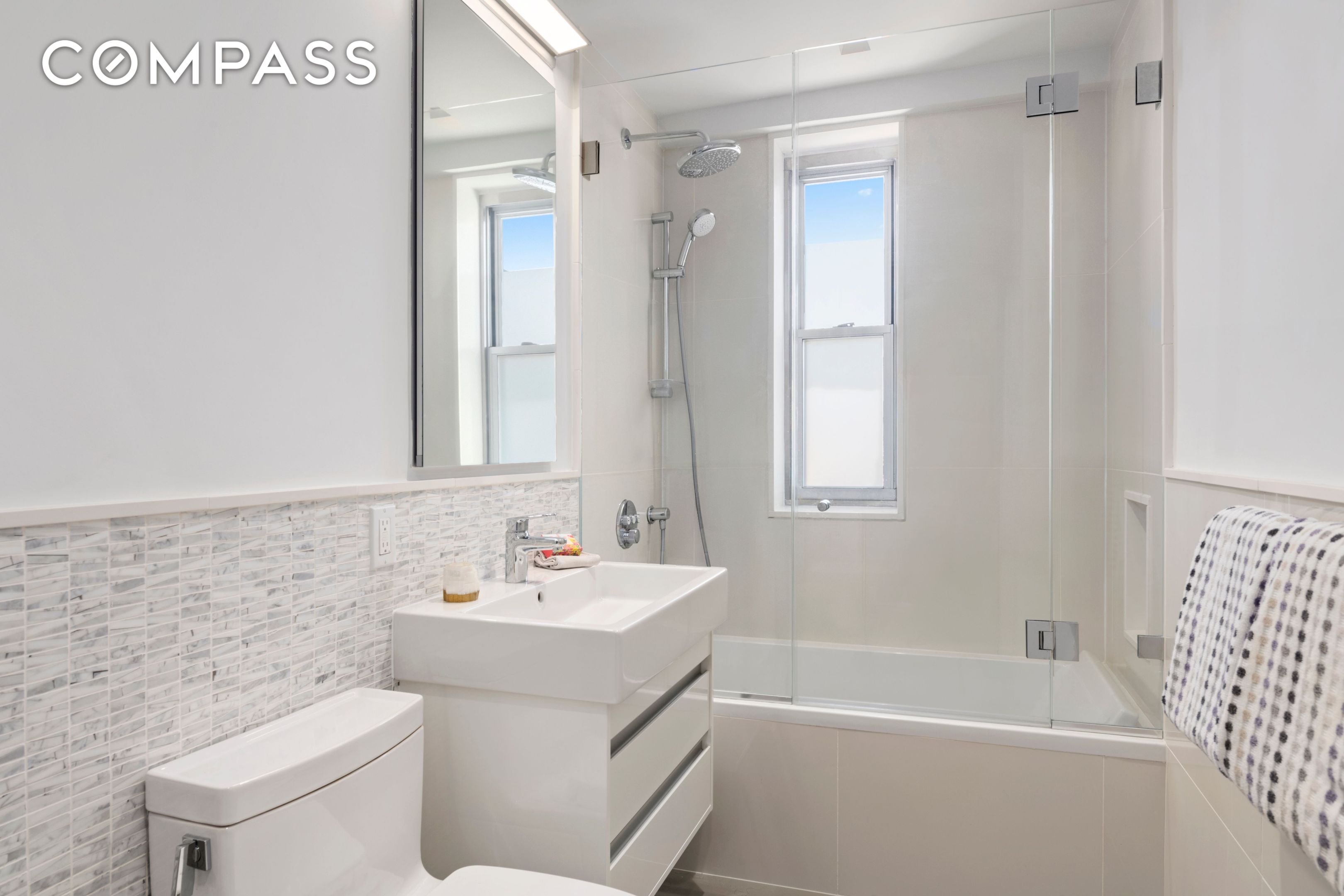 #19 photo, 573 Grand Street, マンハッタン Lower East Side , NY 10002