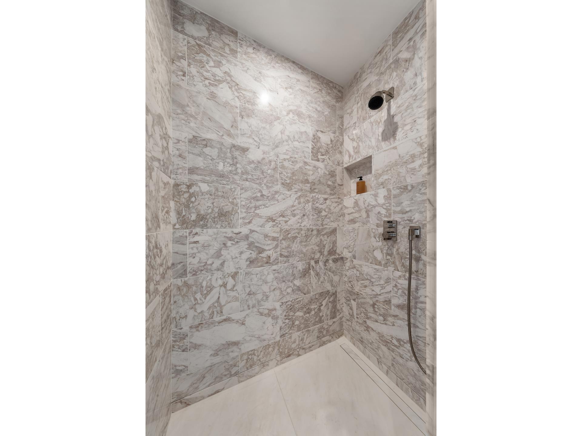 #7 photo, 138 E 50TH Street, マンハッタン Turtle Bay , NY 10022