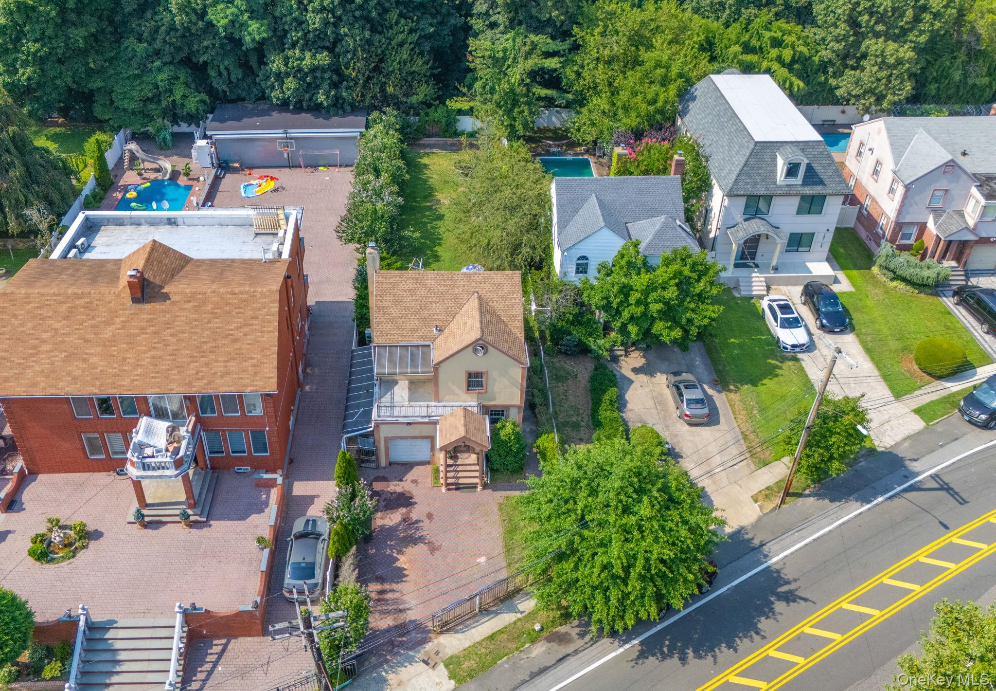 #2 photo, 19703 McLaughlin Avenue, クイーンズ区 Holliswood , NY 11423