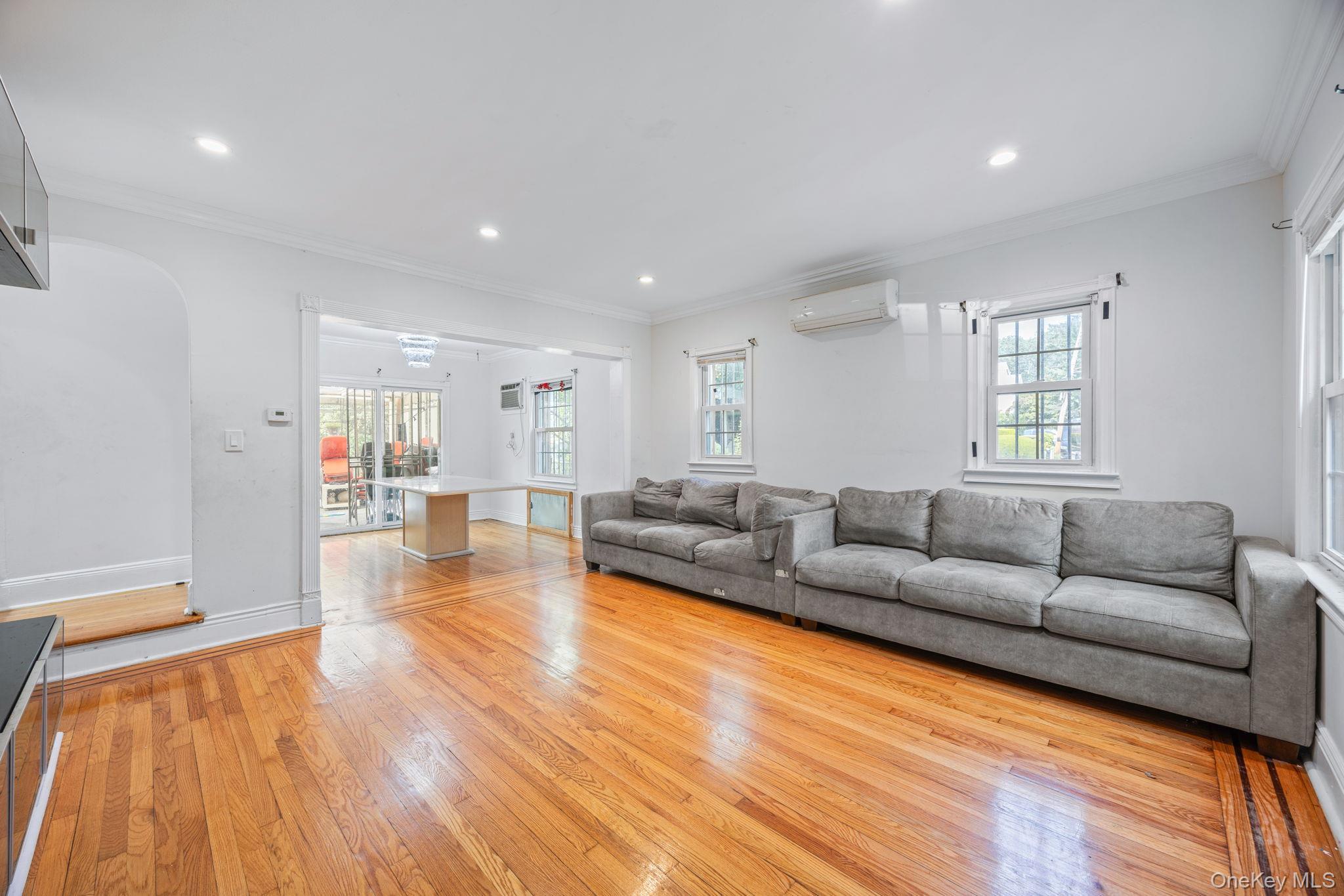 #8 photo, 19703 McLaughlin Avenue, クイーンズ区 Holliswood , NY 11423