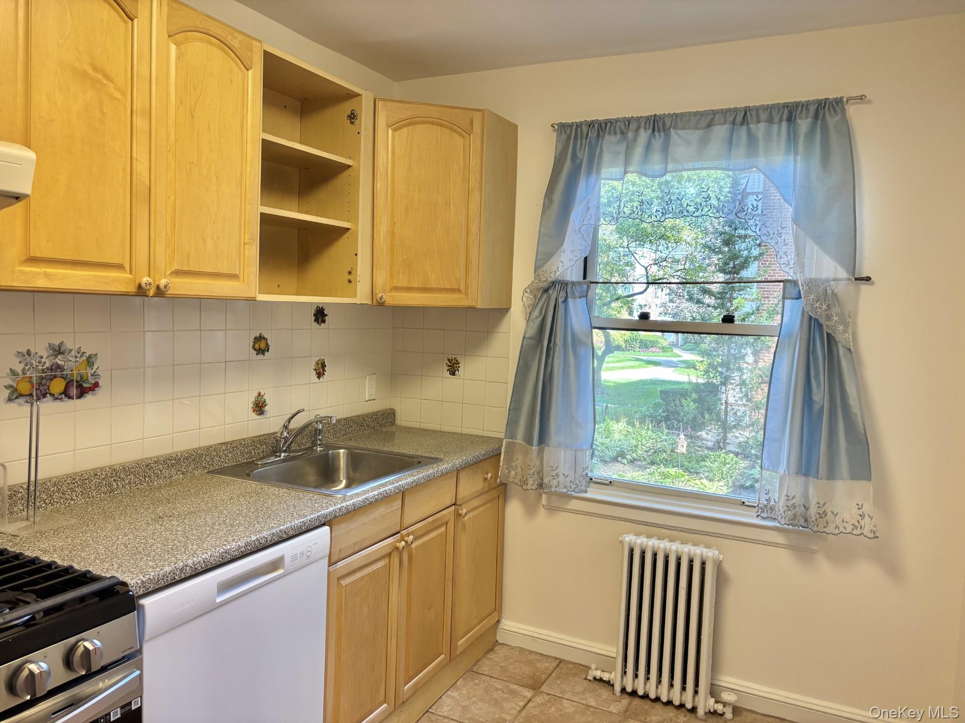 #3 photo, 3 Edwards Street, Roslyn Heights , NY 11577